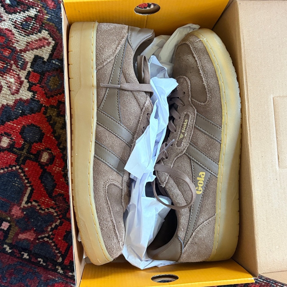 Gola women’s hawk suede ‘86 Taupe Suede Sneakers US 9.5 otter /gum colorway - Picture 2 of 9